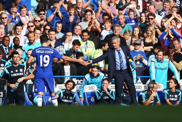 LONDON, ENGLAND - SEPTEMBER 13:  Hat trick scorer Diego Costa of Chelsea shakes hands with Jose Mourinho manager of Chelsea during the Barclays Premier League match between Chelsea and Swansea City at Stamford Bridge on September 13, 2014 in London, England.  (Photo by Paul Gilham/Getty Images)