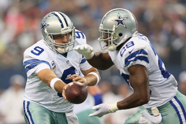 ARLINGTON, TX - SEPTEMBER 07:  Quarterback Tony Romo #9 of the Dallas Cowboys hands off the football to running back DeMarco Murray #29 during the NFL game against the San Francisco 49ers at AT&T Stadium on September 7, 2014 in Arlington, Texas. The 49ers defeated the Cowboys 28-17.  (Photo by Christian Petersen/Getty Images)
