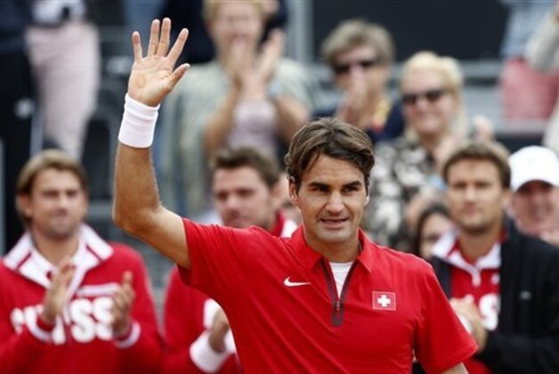 Swiss Roger Federer celebrates after beating Robin Haase of the Netherlands during the Davis Cup men's singles tennis match in Amsterdam, Netherlands, Sunday, Sept. 16, 2012. (AP Photo/Vincent Jannink)