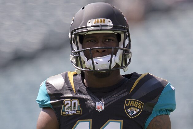 PHILADELPHIA, PA - SEPTEMBER 7: Wide receviver Marqise Lee #11 of the Jacksonville Jaguars warms up prior to the game against the Philadelphia Eagles on September 7, 2014 at Lincoln Financial Field in Philadelphia, Pennsylvania. (Photo by Mitchell Leff/Getty Images)