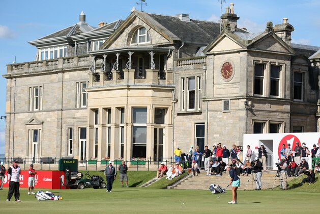 ST ANDREWS, SCOTLAND - AUGUST 04:  Stacy Lewis of the United States putts for birdie on the 18th green during the final round of the Ricoh Women's British Open at the Old Course, St Andrews on August 4, 2013 in St Andrews, Scotland.  (Photo by Warren Little/Getty Images)