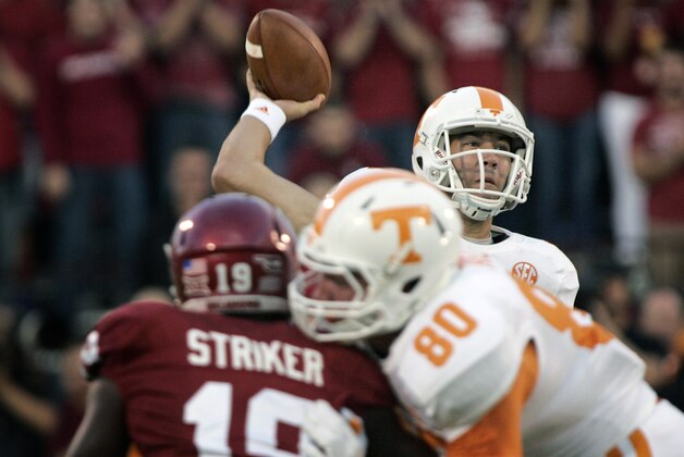 NORMAN, OK - SEPTEMBER 13: Quarterback Justin Worley #14 of the Tennessee Volunteers looks to throw under pressure from linebacker Eric Striker #19 of the Oklahoma Sooners September 13, 2014 at Gaylord Family-Oklahoma Memorial Stadium in Norman, Oklahoma. The Sooners defeated the Volunteers 34-10. (Photo by Brett Deering/Getty Images)
