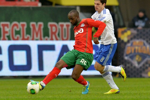 MOSCOW, RUSSIA - NOVEMBER 24: Lassana Diarra (L) of FC Lokomotiv Moscow is challenged by Artur Yusupov of FC Dinamo Moscow during the Russian Premier League match between FC Lokomotiv Moscow and FC Dinamo Moscow at Lokomotiv Stadium on November 24, 2013 in Moscow, Russia.  (Photo by Epsilon/Getty Images)