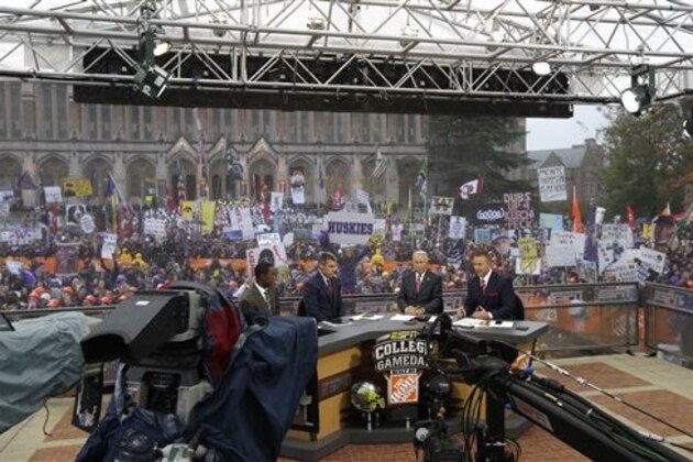 CORRECTS BYLINE TO TED S. WARREN, NOT ELAINE THOMPSON - ESPN College GameDay broadcasts from Red Square on the University of Washington campus, Saturday, Oct. 12, 2013, before an NCAA college football game between Washington and Oregon, in Seattle. From left are hosts Desmond Howard, Chris Fowler, Lee Corso, and Kirk Herbstreit. (AP Photo/Ted S. Warren)