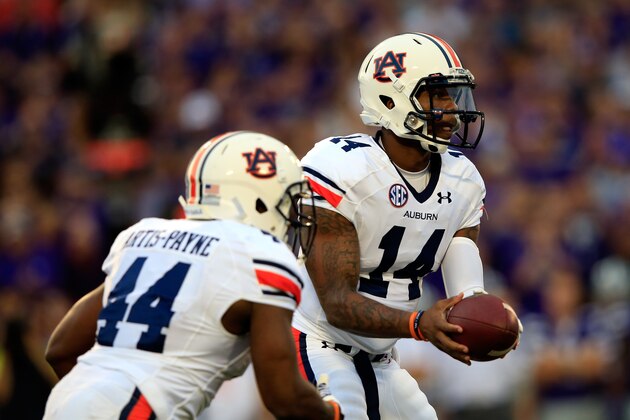 MANHATTAN, KS - SEPTEMBER 18:  Quarterback Nick Marshall #14 of the Auburn Tigers hands off to running back Cameron Artis-Payne #44 during the game against the Kansas State Wildcats at Bill Snyder Family Football Stadium on September 18, 2014 in Manhattan, Kansas.  (Photo by Jamie Squire/Getty Images)