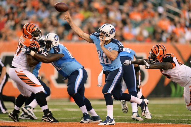 CINCINNATI, OH - AUGUST 17:  Quarterback Jake Locker #10 of the Tennessee Titans passes in the second quarter against the Cincinnati Bengals at Paul Brown Stadium on August 17, 2013 in Cincinnati, Ohio.  (Photo by Jamie Sabau/Getty Images)