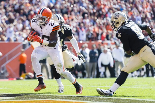 CLEVELAND, OH - SEPTEMBER 14: Running back Terrance West #28 of the Cleveland Browns scores a touchdown as he runs between free safety Jairus Byrd #31 and outside linebacker Junior Galette #93 of the New Orleans Saints during the second half at FirstEnergy Stadium on September 14, 2014 in Cleveland, Ohio.  (Photo by Jason Miller/Getty Images)