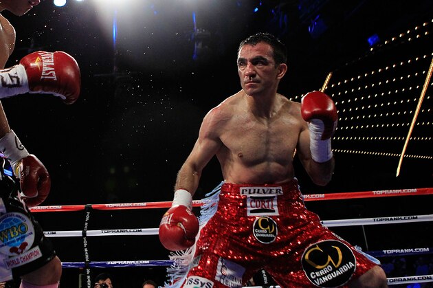 NEW YORK - OCTOBER 22:  (R-L) Omar Narvaez of Argentina squares up to Nonito Donaire of the Philippines in the WBC, WBO World Bantamweight Titles bout at Madison Square Garden on October 22, 2011 in New York City.  (Photo by Chris Trotman/Getty Images)