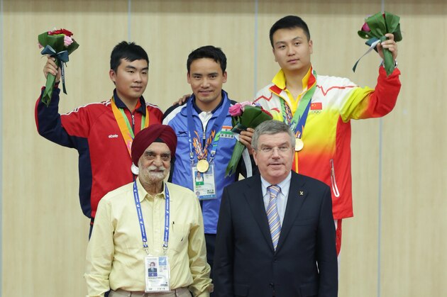 INCHEON, SOUTH KOREA - SEPTEMBER 20:  Gold Medalist Rai Jitu of India (C), Silver Medalist Nguyen Hoang Phuong Veitnam (L), and Bronze Medalist Zhiwei Wang of China (R) pose with IOC President Thomas Bach after their medal ceremony in the 50m Pistol Men's event at Ongnyeon International Shooting Range during the 2014 Asian Games at  on September 20, 2014 in Incheon, South Korea.  (Photo by Chung Sung-Jun/Getty Images)