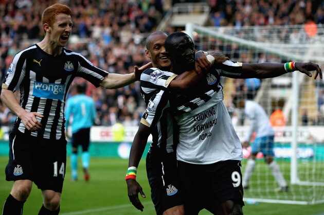 NEWCASTLE UPON TYNE, ENGLAND - SEPTEMBER 20:   Papiss Cisse of Newcastle United is congratulated on his second goal during the Barclays Premier League match between Newcastle United and Hull City at St James' Park on September 20, 2014 in Newcastle upon Tyne, England.  (Photo by Matthew Lewis/Getty Images)