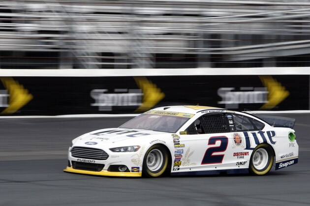 Brad Keselowski races around the track during the final practice for Sunday's NASCAR Sprint Cup Series Sylvania 300 at New Hampshire Motor Speedway, Saturday, Sept. 20, 2014, in Loudon, N.H. (AP Photo/Jim Cole)