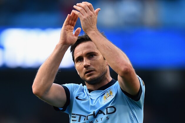 MANCHESTER, ENGLAND - SEPTEMBER 21:  Frank Lampard of Manchester City salutes the Chelsea fans at the end of the Barclays Premier League match between Manchester City and Chelsea at the Etihad Stadium on September 21, 2014 in Manchester, England.  (Photo by Shaun Botterill/Getty Images)
