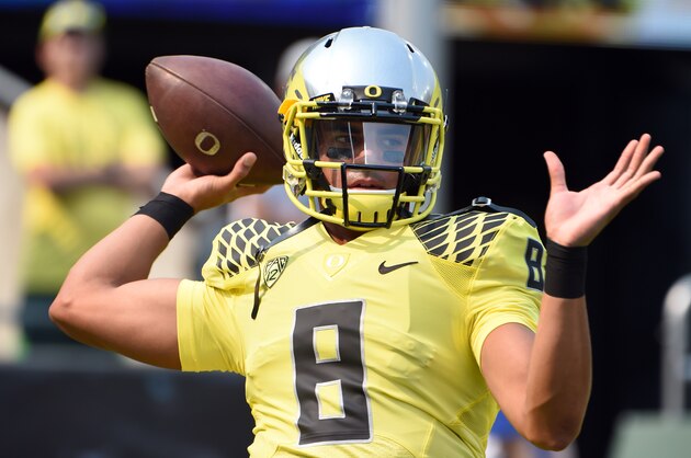 EUGENE, OR -SEPTEMBER 06: Quarterback Marcus Mariota #8 of the Oregon Ducks warms up before the game against the Michigan State Spartans at Autzen Stadium on September 6, 2014 in Eugene, Oregon. (Photo by Steve Dykes/Getty Images)