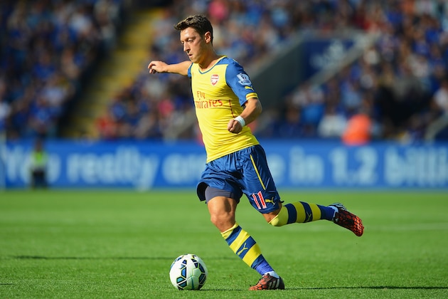 LEICESTER, ENGLAND - AUGUST 31:  Mesut Oezil of Arsenal in action during the Barclays Premier League match between Leicester City and Arsenal at The King Power Stadium on August 31, 2014 in Leicester, England.  (Photo by Michael Regan/Getty Images)