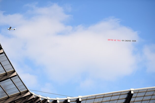 MANCHESTER, ENGLAND - SEPTEMBER 21: A plane towing a message to Manchester United fans flies over the stadium prior to the Barclays Premier League match between Manchester City and Chelsea at Etihad Stadium on September 21, 2014 in Manchester, England.  (Photo by Laurence Griffiths/Getty Images)
