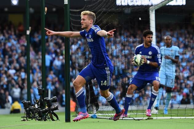 MANCHESTER, ENGLAND - SEPTEMBER 21:  Andre Schurrle of Chelsea celebrates scoring the first goal during the Barclays Premier League match between Manchester City and Chelsea at the Etihad Stadium on September 21, 2014 in Manchester, England.  (Photo by Shaun Botterill/Getty Images)