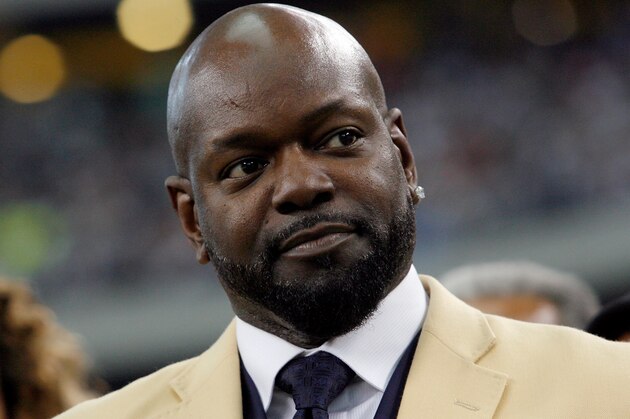 ARLINGTON, TX - NOVEMBER 21:  Former Dallas Cowboys running back Emmitt Smith as Smith prepares to receive his Hall of Fame ring during a halftime ceremony at Cowboys Stadium on November 21, 2010 in Arlington, Texas.  (Photo by Tom Pennington/Getty Images)