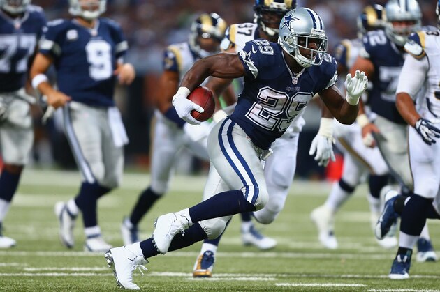 ST. LOUIS, MO - SEPTEMBER 21: DeMarco Murray #29 of the Dallas Cowboys rushes against the St. Louis Rams in the first quarter at the Edward Jones Dome on September 21, 2014 in St. Louis, Missouri.  The Cowboys beat the Rams 34-31.  (Photo by Dilip Vishwanat/Getty Images)