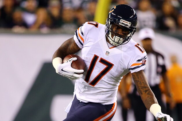 EAST RUTHERFORD, NJ - SEPTEMBER 22:  Wide receiver Alshon Jeffery #17 of the Chicago Bears is tackled by strong safety Dawan Landry #26 of the New York Jets during a game at MetLife Stadium on September 22, 2014 in East Rutherford, New Jersey.  (Photo by Al Bello/Getty Images)