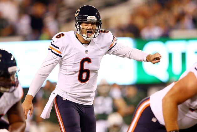 EAST RUTHERFORD, NJ - SEPTEMBER 22: Quarterback Jay Cutler #6 of the Chicago Bears calls a play against the New York Jets during a game at MetLife Stadium on September 22, 2014 in East Rutherford, New Jersey.  (Photo by Elsa/Getty Images)