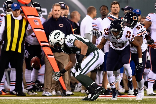EAST RUTHERFORD, NJ - SEPTEMBER 22:  Wide receiver David Nelson #86 of the New York Jets tries to gain control of the ball as cornerback Kyle Fuller #23 of the Chicago Bears defends during a game at MetLife Stadium on September 22, 2014 in East Rutherford, New Jersey.  (Photo by Alex Goodlett/Getty Images)