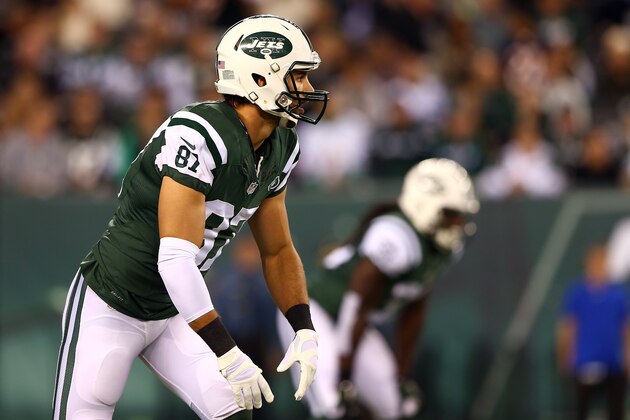 EAST RUTHERFORD, NJ - SEPTEMBER 22: Wide receiver Eric Decker #87 of the New York Jets lines up against the Chicago Bears during a game at MetLife Stadium on September 22, 2014 in East Rutherford, New Jersey.  (Photo by Elsa/Getty Images)
