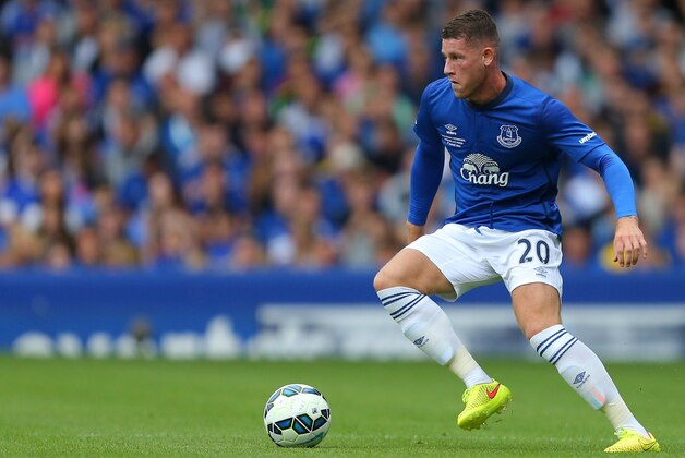 LIVERPOOL, ENGLAND - AUGUST 03: Ross Barkley of Everton during the Pre-Season Friendly between Everton and Porto at Goodison Park on August 3, 2014 in Liverpool, England. (Photo by Dave Thompson/Getty Images) LIVERPOOL, ENGLAND - AUGUST 03: Ross Barkley of Everton during the Pre-Season Friendly between Everton and Porto at Goodison Park on August 3, 2014 in Liverpool, England. (Photo by Dave Thompson/Getty Images)