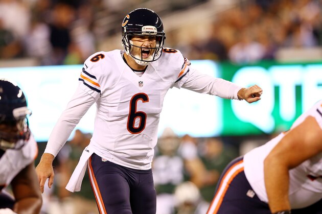 EAST RUTHERFORD, NJ - SEPTEMBER 22: Quarterback Jay Cutler #6 of the Chicago Bears calls a play against the New York Jets during a game at MetLife Stadium on September 22, 2014 in East Rutherford, New Jersey.  (Photo by Elsa/Getty Images)