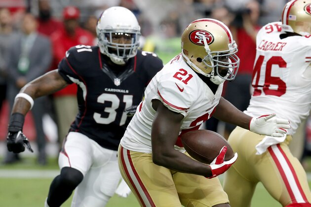 San Francisco 49ers running back Frank Gore (21) runs the balls as Arizona Cardinals cornerback Antonio Cromartie (31) pursues during the first half of an NFL football game, Sunday, Sept. 21, 2014, in Glendale, Ariz. (AP Photo/Rick Scuteri)