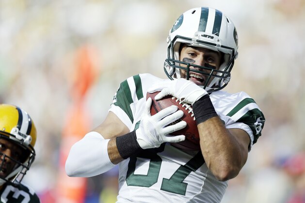 New York Jets' Eric Decker catches a touchdown pass during the first half of an NFL football game against the Green Bay Packers Sunday, Sept. 14, 2014, in Green Bay, Wis. (AP Photo/Tom Lynn)