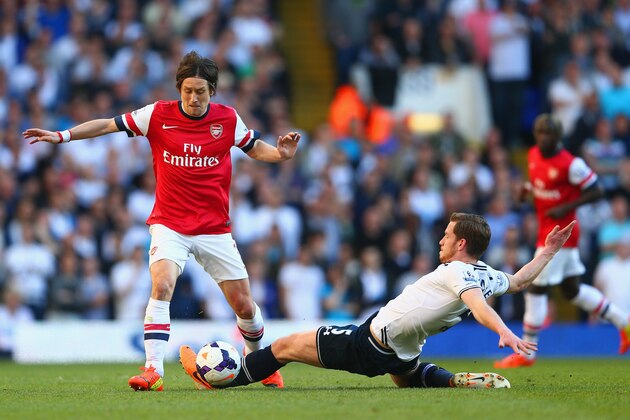 LONDON, ENGLAND - MARCH 16:  Jan Vertonghen of Tottenham Hotspur tackles Tomas Rosicky of Arsenal during the Barclays Premier League match between Tottenham Hotspur and Arsenal at White Hart Lane on March 16, 2014 in London, England.  (Photo by Paul Gilham/Getty Images)