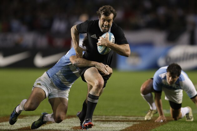 New Zealand's Conrad Smith, center, is tackled by Argentina's Juan Figallo during their Rugby Championship match  in La Plata, Argentina, Saturday, Sept. 28, 2013. (AP Photo/Natacha Pisarenko)
