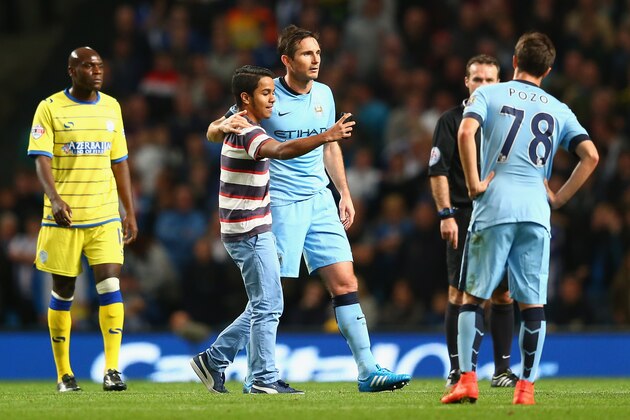 MANCHESTER, ENGLAND - SEPTEMBER 24: A supporter takes a 'selfie' of Frank Lampard of Manchester City  during the Capital One Cup Third Round match between Manchester City and Sheffield Wednesday at the Etihad Stadium on September 24, 2014 in Manchester, England.  (Photo by Michael Steele/Getty Images)
