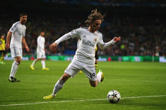 MADRID, SPAIN - APRIL 02: Luka Modric of Real Madrid in action during the UEFA Champions League Quarter Final first leg match between Real Madrid and Borussia Dortmund at Estadio Santiago Bernabeu on April 2, 2014 in Madrid, Spain.  (Photo by Clive Rose/Getty Images)