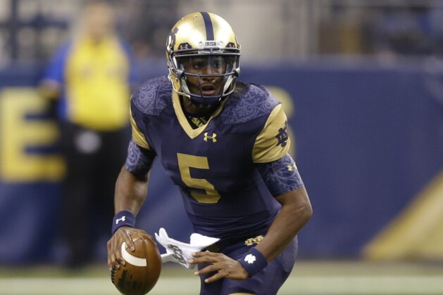 Notre Dame quarterback Everett Golson  scrambles against Purdue during the first half of an NCAA college football game in Indianapolis, Saturday, Sept. 13, 2014. (AP Photo/Michael Conroy)