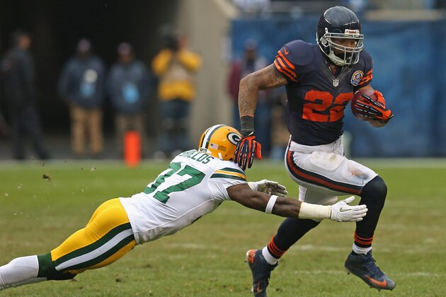 CHICAGO, IL - DECEMBER 16: Matt Forte #22 of the Chicago Bears breaks away from Sam Shields #37 of the Green Bay Packers at Soldier Field on December 16, 2012 in Chicago, Illinois. The Packers defeated the Bears 21-13. (Photo by Jonathan Daniel/Getty Images)