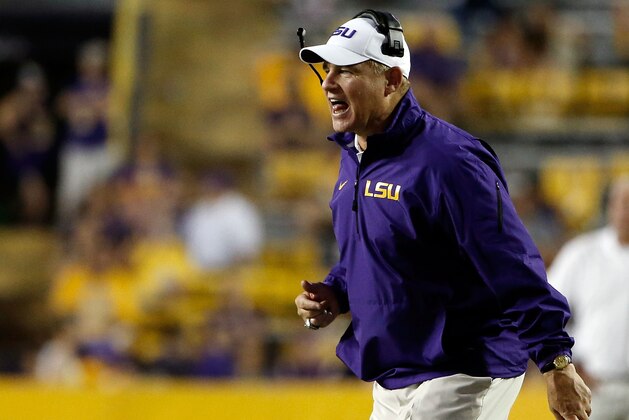 BATON ROUGE, LA - SEPTEMBER 13:  Head coach Les Miles of the LSU Tigers reacts to a play during the fourth quarter of a game against the Louisiana Monroe Warhawks at Tiger Stadium on September 13, 2014 in Baton Rouge, Louisiana.  LSU won the game 31-0. (Photo by Stacy Revere/Getty Images)