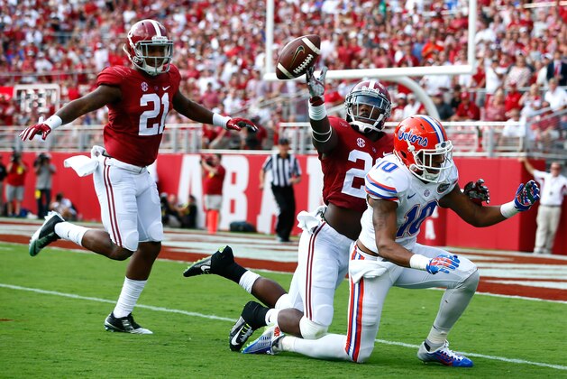 TUSCALOOSA, AL - SEPTEMBER 20:  Landon Collins #26 of the Alabama Crimson Tide breaks up this pass intended for Valdez Showers #10 of the Florida Gators at Bryant-Denny Stadium on September 20, 2014 in Tuscaloosa, Alabama.  (Photo by Kevin C. Cox/Getty Images)