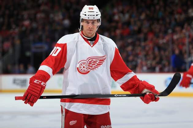 DENVER, CO - OCTOBER 17:  Stephen Weiss #90 of the Detroit Red Wings skates against the Colorado Avalanche at Pepsi Center on October 17, 2013 in Denver, Colorado.  (Photo by Doug Pensinger/Getty Images)