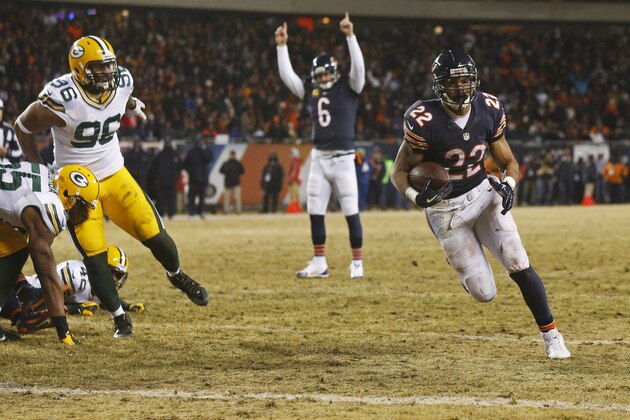 Chicago Bears running back Matt Forte (22) runs into end zone for a touchdown as quarterback Jay Cutler (6) reacts during the second half of an NFL football game against the Green Bay Packers, Sunday, Dec. 29, 2013, in Chicago. At left is Packers linebacker Mike Neal (96). (AP Photo/Charles Rex Arbogast)