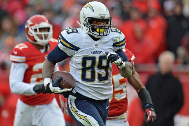 KANSAS CITY, MO - NOVEMBER 24:  Tight end Ladarius Green #89 of the San Diego Chargers scores on a 60-yard touchdown pass against the Kansas City Chiefs during the second half on November 24, 2013 at Arrowhead Stadium in Kansas City, Missouri.  San Diego won 41-38. (Photo by Peter Aiken/Getty Images)