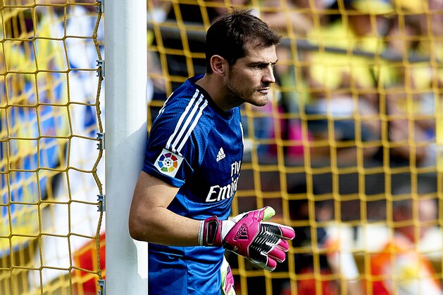 VILLARREAL, SPAIN - SEPTEMBER 27:  Iker Casillas of Real Madrid looks on during the La Liga match between Villarreal CF and Real Madrid at El Madrigal on September 27, 2014 in Villarreal, Spain.  (Photo by Manuel Queimadelos Alonso/Getty Images)