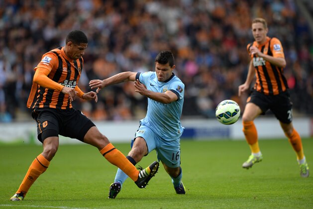 HULL, ENGLAND - SEPTEMBER 27:  Sergio Aguero of Manchester City battles for the ball with Curtis Davies of Hull City during the Barclays Premier League match between Hull City and Manchester City at KC Stadium on September 27, 2014 in Hull, England.  (Photo by Gareth Copley/Getty Images)