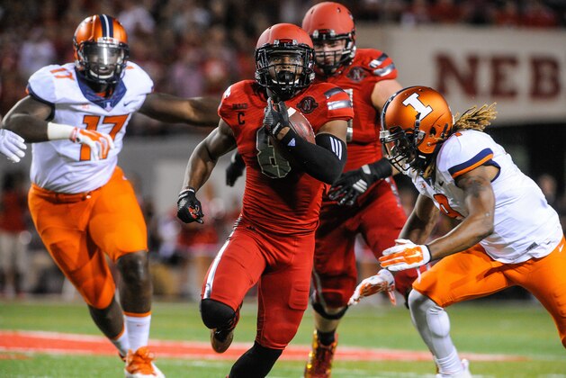 LINCOLN, NE - SEPTEMPER 27: Running back Ameer Abdullah #8 of the Nebraska Cornhuskers runs past defensive lineman Jihad Ward #17 and defensive back Earnest Thomas III #9 of the Illinois Fighting Illini during their game at Memorial Stadium on September 27, 2014 in Lincoln, Nebraska.  (Photo by Eric Francis/Getty Images)