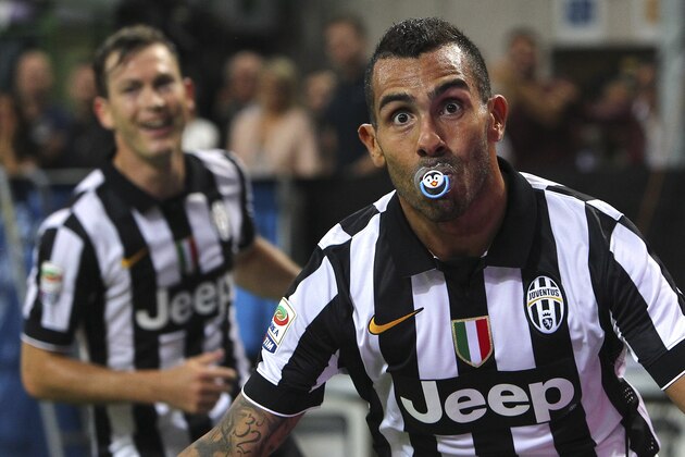 MILAN, ITALY - SEPTEMBER 20:  Carlos Tevez of Juventus FC celebrates after scoring the opening goal during the Serie A match between AC Milan and Juventus FC at Stadio Giuseppe Meazza on September 20, 2014 in Milan, Italy.  (Photo by Marco Luzzani/Getty Images)
