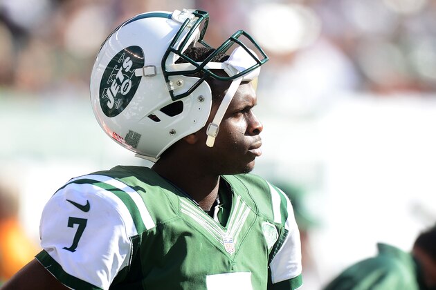 EAST RUTHERFORD, NJ - SEPTEMBER 28:  Geno Smith #7 of the New York Jets reacts in the fourth quarter of their 24 to 17 loss to the Detroit Lions at MetLife Stadium on September 28, 2014 in East Rutherford, New Jersey.  (Photo by Ron Antonelli/Getty Images)