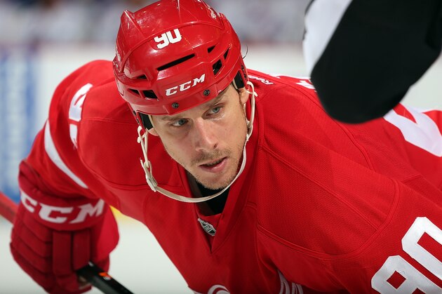 DETROIT, MI - OCTOBER 26: Stephen Weiss #90 of the Detroit Red Wings gets set for the face-off during an NHL game against the New York Rangers at Joe Louis Arena on October 26, 2013 in Detroit, Michigan. The Rangers win in O.T. 3-2 (Photo by Dave Reginek/NHLI via Getty Images)