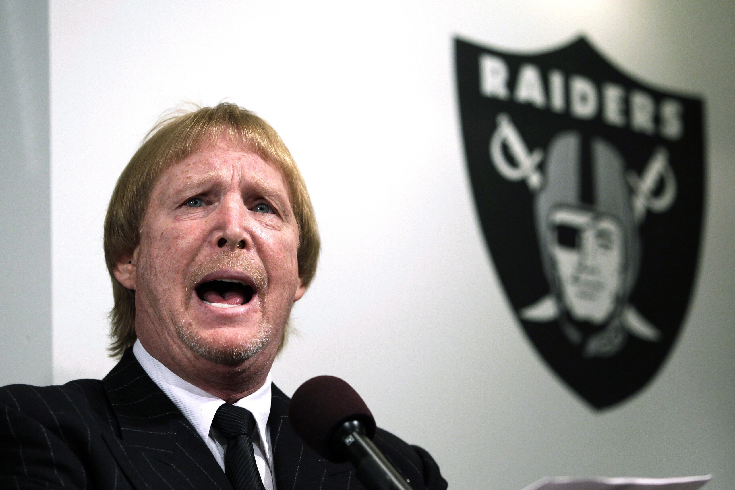 Oakland Raiders owner Mark Davis introduces new Raiders head football coach Dennis Allen during an NFL football news conference in Alameda, Calif., Monday, Jan. 30, 2012. (AP Photo/Paul Sakuma)
