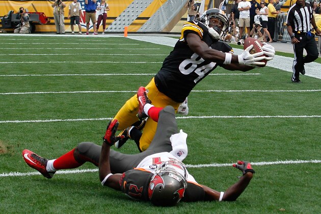 PITTSBURGH, PA - SEPTEMBER 28:  Antonio Brown #84 of the Pittsburgh Steelers catches his second touchdown of the game in front of Alterraun Verner #21 of the Tampa Bay Buccaneers during the second quarter at Heinz Field on September 28, 2014 in Pittsburgh, Pennsylvania.  (Photo by Justin K. Aller/Getty Images)