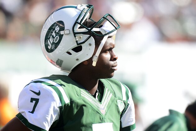 EAST RUTHERFORD, NJ - SEPTEMBER 28:  Geno Smith #7 of the New York Jets reacts in the fourth quarter of their 24 to 17 loss to the Detroit Lions at MetLife Stadium on September 28, 2014 in East Rutherford, New Jersey.  (Photo by Ron Antonelli/Getty Images)